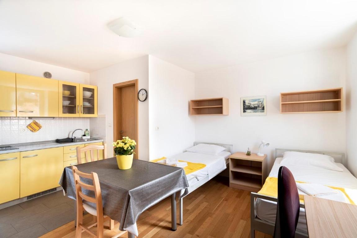 Apartments Medved In The Historic Center Koper Exterior photo